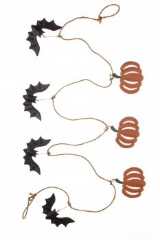 Shoeless Joe Metal Pumpkin and Bat Garland Halloween Decoration