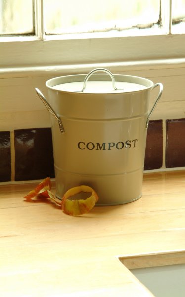Garden Trading Clay Kitchen Lidded Compost Bucket